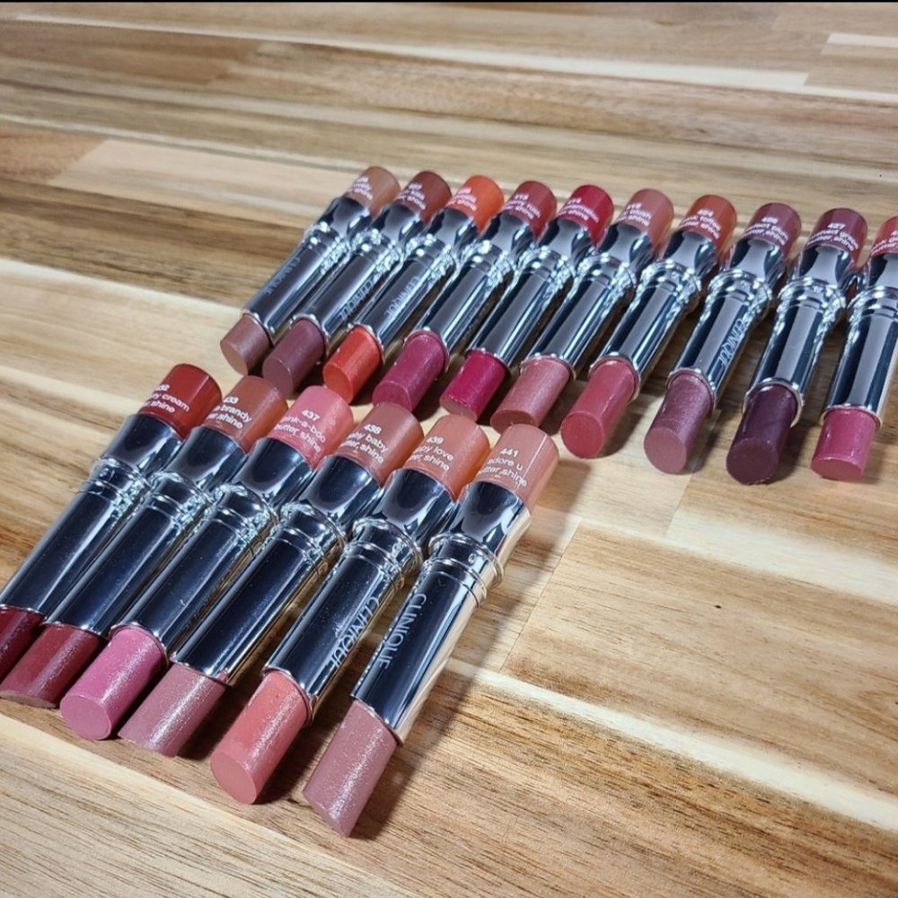 Box of 16 Unused Clinique Lipstick Testers